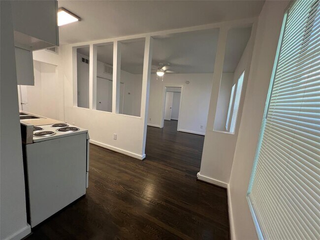 Building Photo - 4021 Mandell St