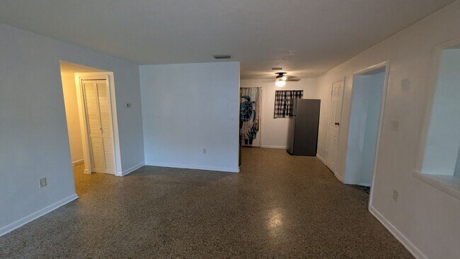 Building Photo - Charming 3-Bedroom 1-Bathroom home in Wild...
