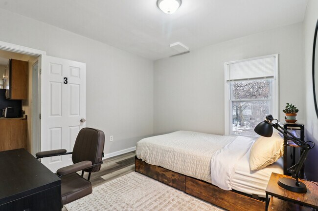 ¡Habitación totalmente amueblada! - 136 Shelton Ave