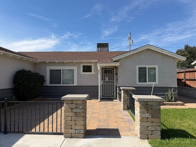 Building Photo - 5034 N Acacia Ave