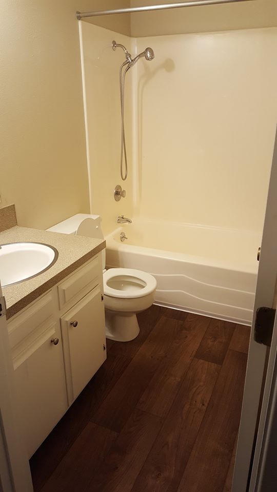 Bathroom - 3807 Meadowlawn Loop SE