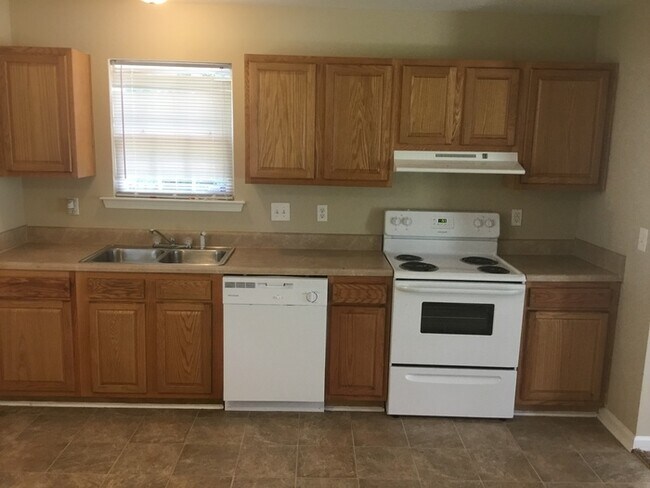 Building Photo - 1606 Allenbrook Dr