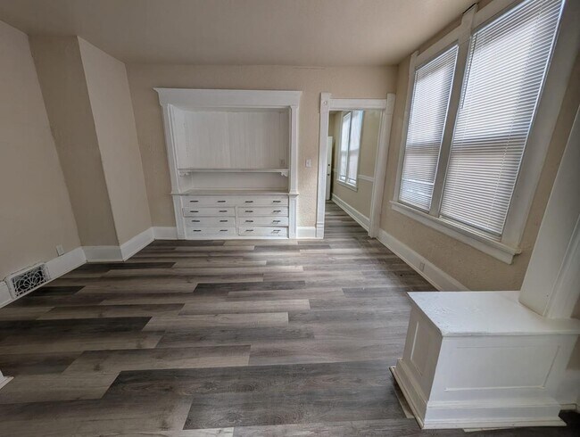 Foto del edificio - 2454 N Holton St