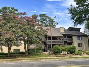 Building Photo - 3007 Huntleigh Dr