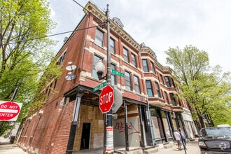 Building Photo - 1008 W 18th St