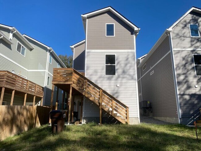 Building Photo - Beautiful Brand New Construction in Madiso...