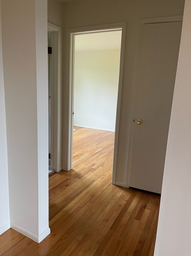 Building Photo - 954 Schopmann Dr