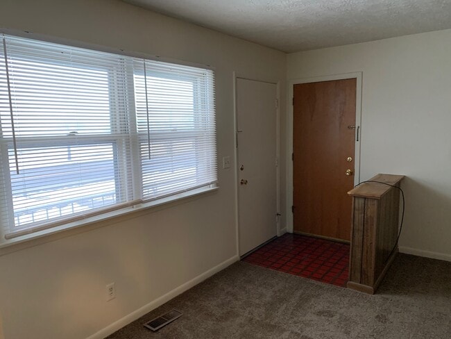 Building Photo - 201 W Shelbourne Dr