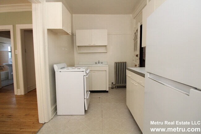 Building Photo - 645 W Patterson Ave