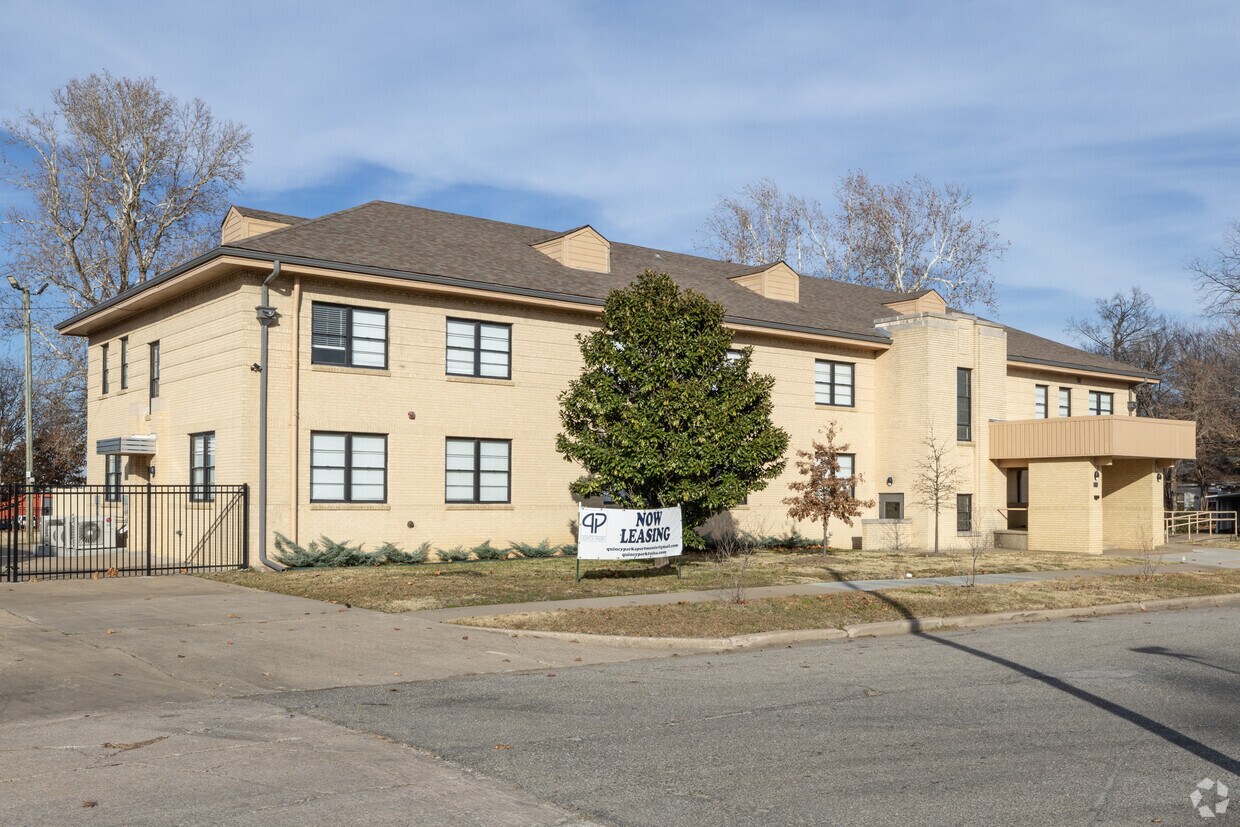 Alternar - Quincy Park Apartments