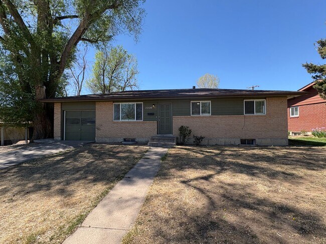 Foto del edificio - Newly Updated - Spacious 5 Bed 2 Bath Home