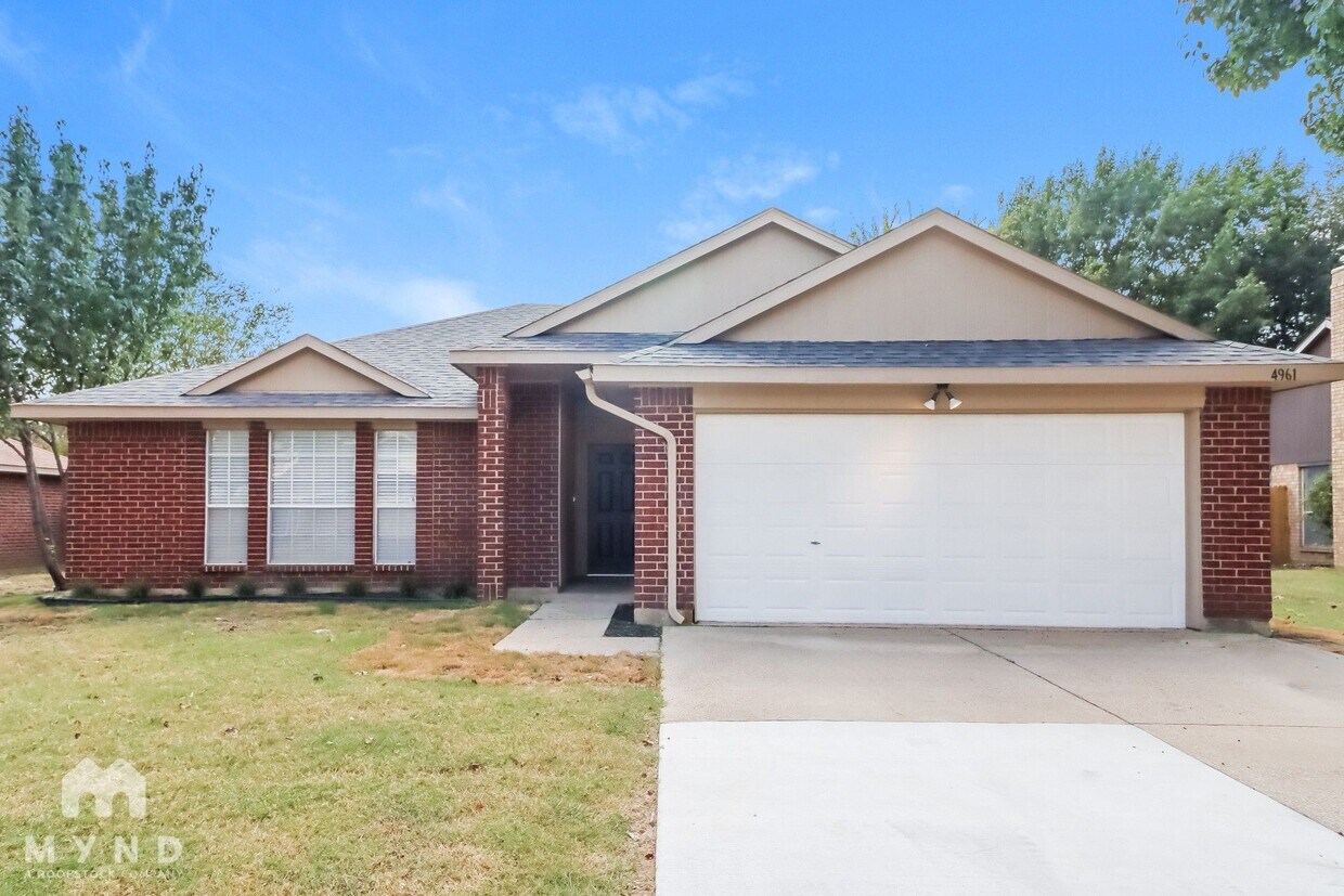 Foto principal - 4961 Briar Oaks Ln