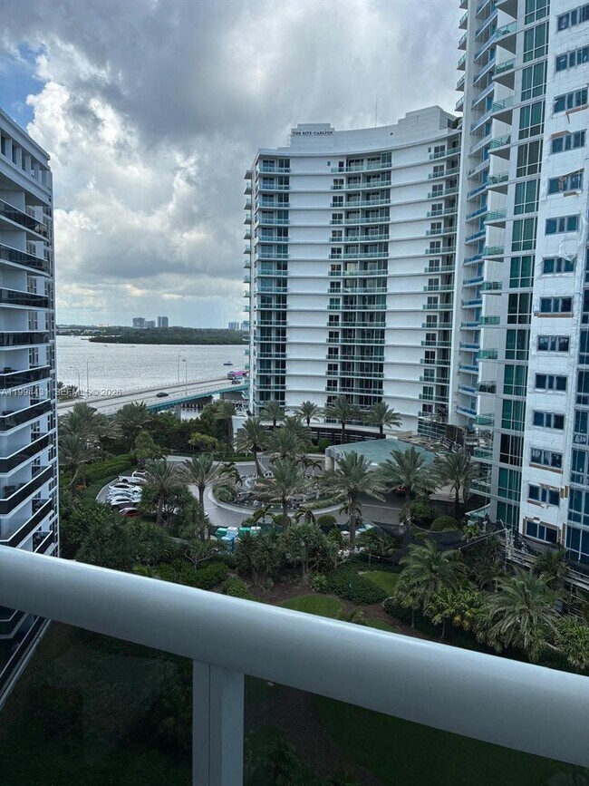 Building Photo - 10275 Collins Ave