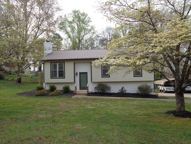 Building Photo - Nice! Updated House with Unfinished Basement-Ready for Move-In