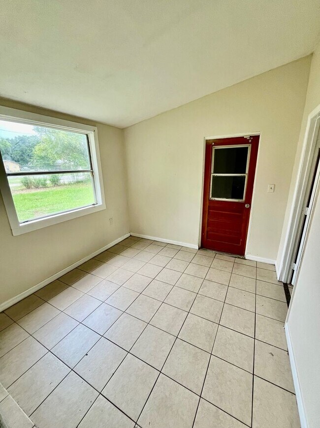 Foto del edificio - 4BR/ 1BA Plant City Home with Oversized 2 ...