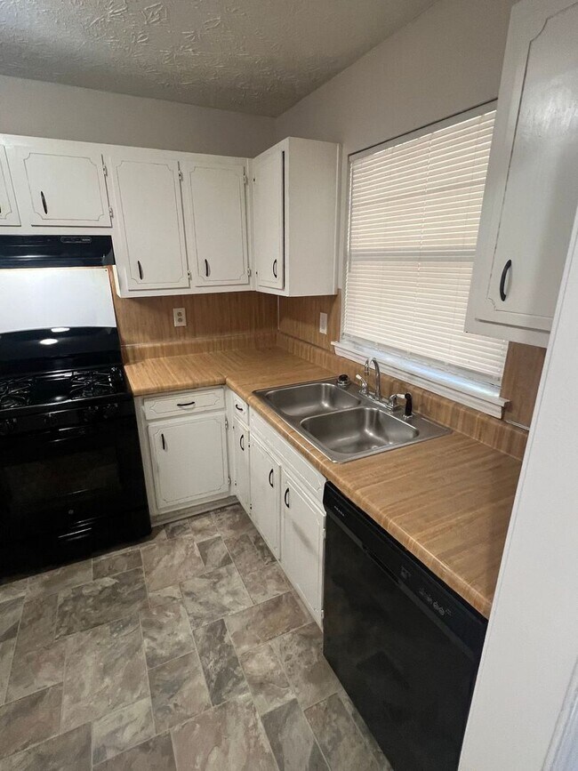 Building Photo - 3028 Dale Ct