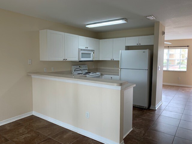 Building Photo - 324 Cervantes Dr