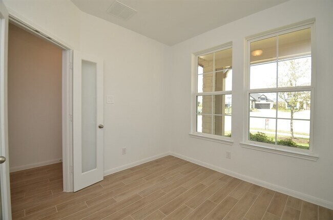 Foto del edificio - 5631 Pearl Vis Dr