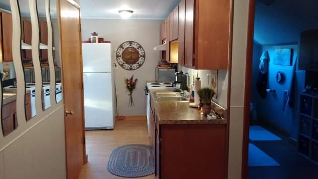 Foto del edificio - 7574 Lakeport Rd