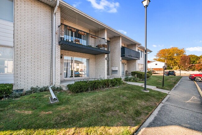 Building Photo - 8353 Kennedy Cir