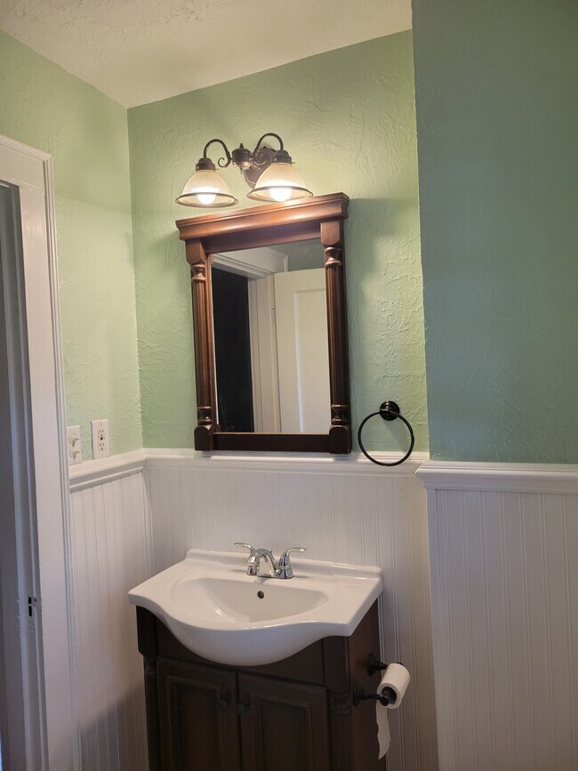 Building Photo - 3706 Greenway Ct E