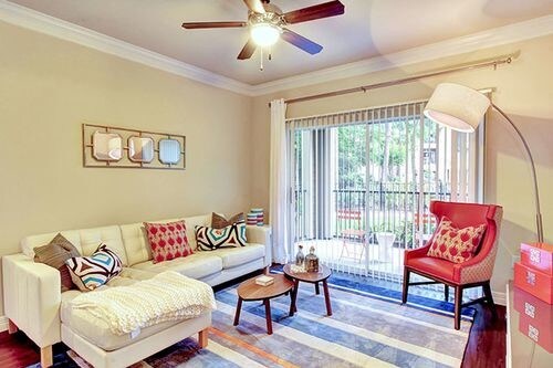 Foto principal - 27601 Kings Manor Dr N
