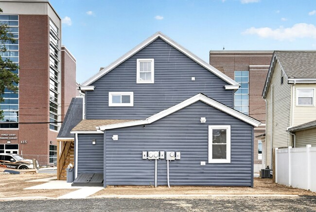 Building Photo - 428 S Governors Ave
