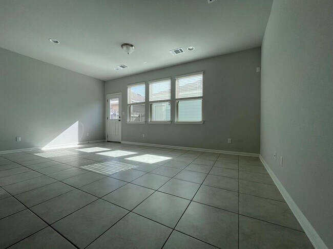 Building Photo - 2137 Arendale Dr