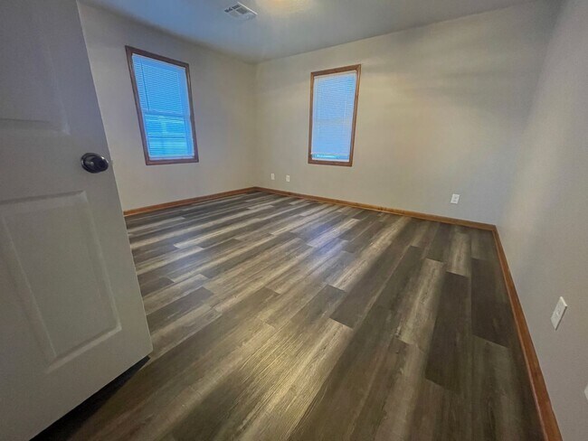 Foto del edificio - Updated 3 Bedroom, 2 bath duplex in Seaman School Distict