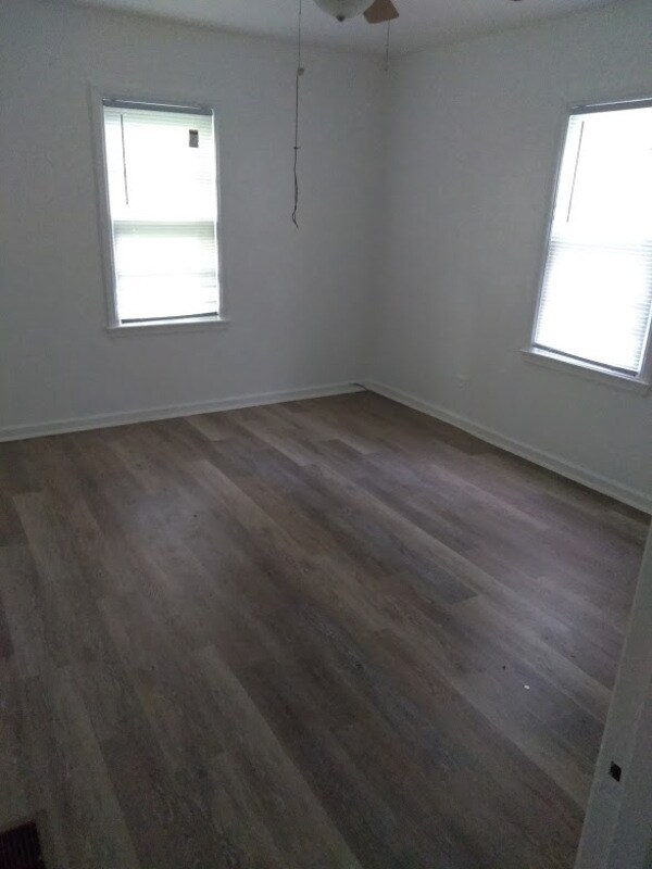 Foto del edificio - 235-237 E Hillcrest Ave