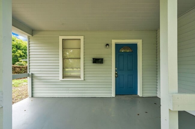 Building Photo - RARE 4BR Bessemer Beauty – Huge Space, Modern Updates & Low Move-In Costs!
