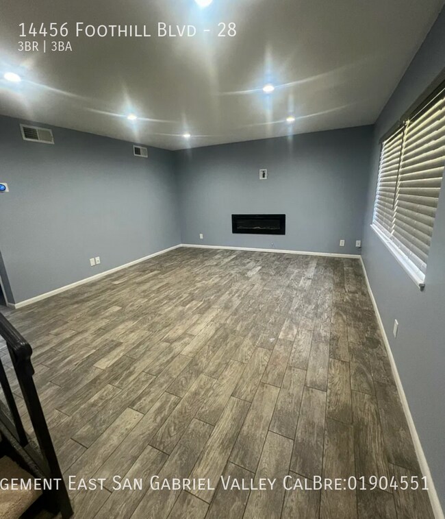 Foto del edificio - 14456 Foothill Blvd