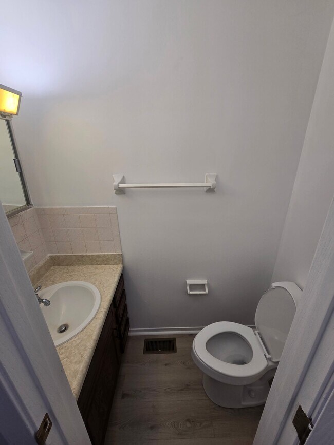 Foto del edificio - 6972-6996-6996 Joseph Dr