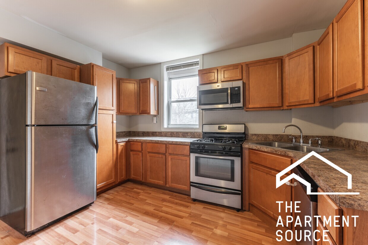 Primary Photo - 2921 N Allen Ave