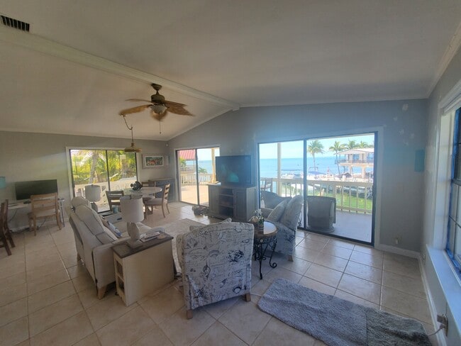 Foto del edificio - 222 Bristol Ct