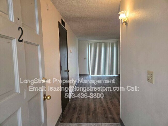 Foto del edificio - 2145 NW Highland Dr