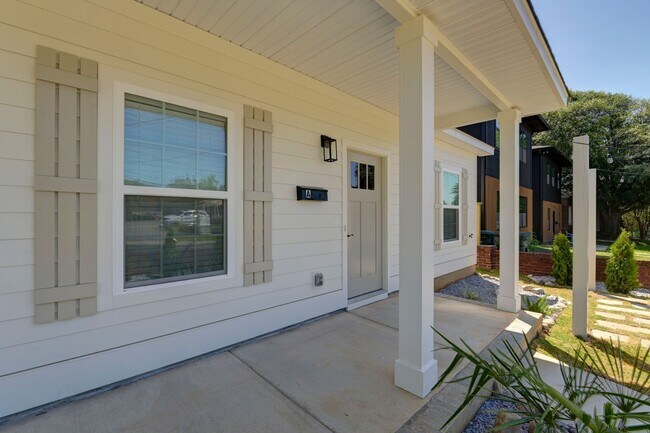 Foto del edificio - Pre-Leasing for the 26-27 School Year! - N...