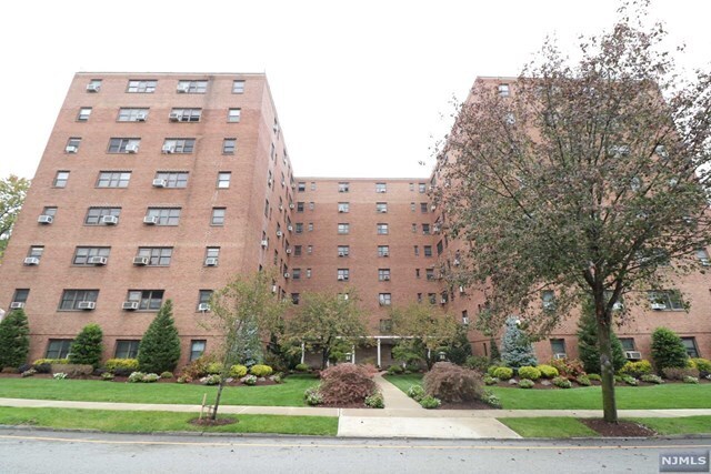 Building Photo - 208 Anderson St