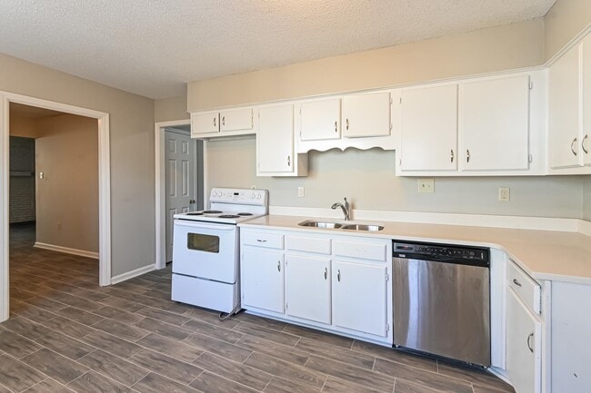 Foto del edificio - 4495 Bonnie Brae Dr