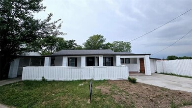 Building Photo - 101 S Lockhart St