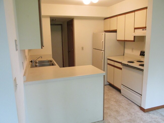 Building Photo - 741 Aspen Ave
