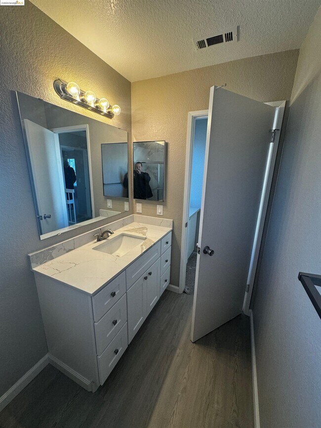 Foto del edificio - 1710 Walnut Meadows Dr