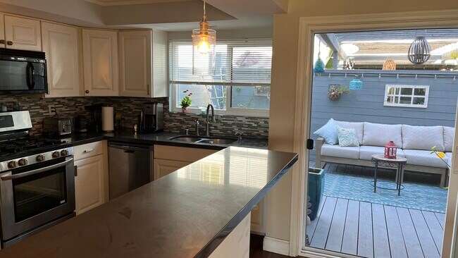 Cocina/cubierta - 817 America Way