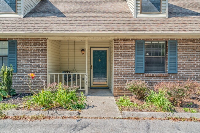 Building Photo - 9009 Fountain Brook Ln