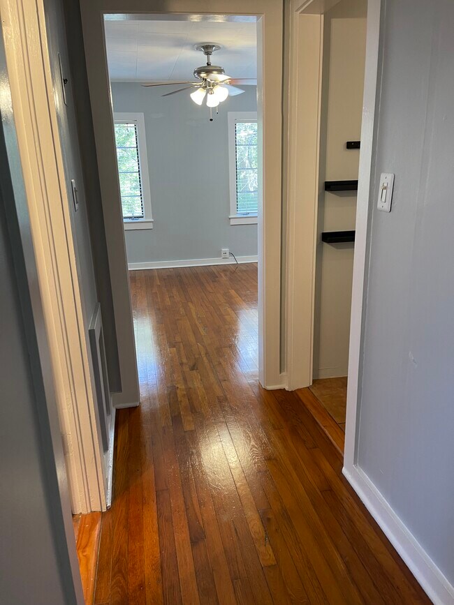 Foto del edificio - 516 Cathcart Ave