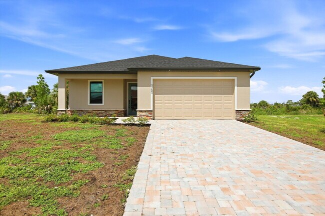 Foto del edificio - New 3/2 Pool Home for Rent on Canal, Fenced Yard, Pets Welcome. Your Dog Approves of This Backyard