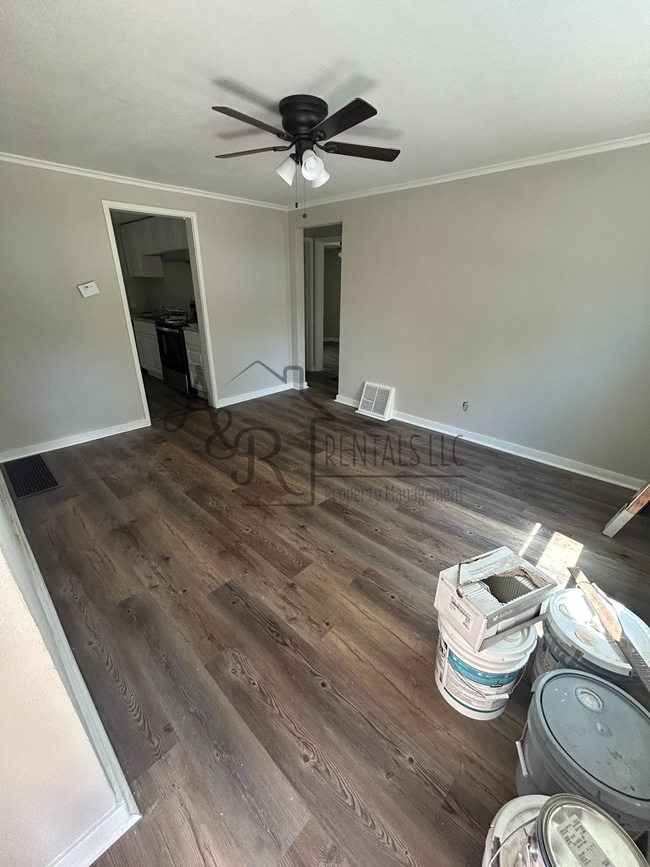 Building Photo - 484 Fieldcrest Dr