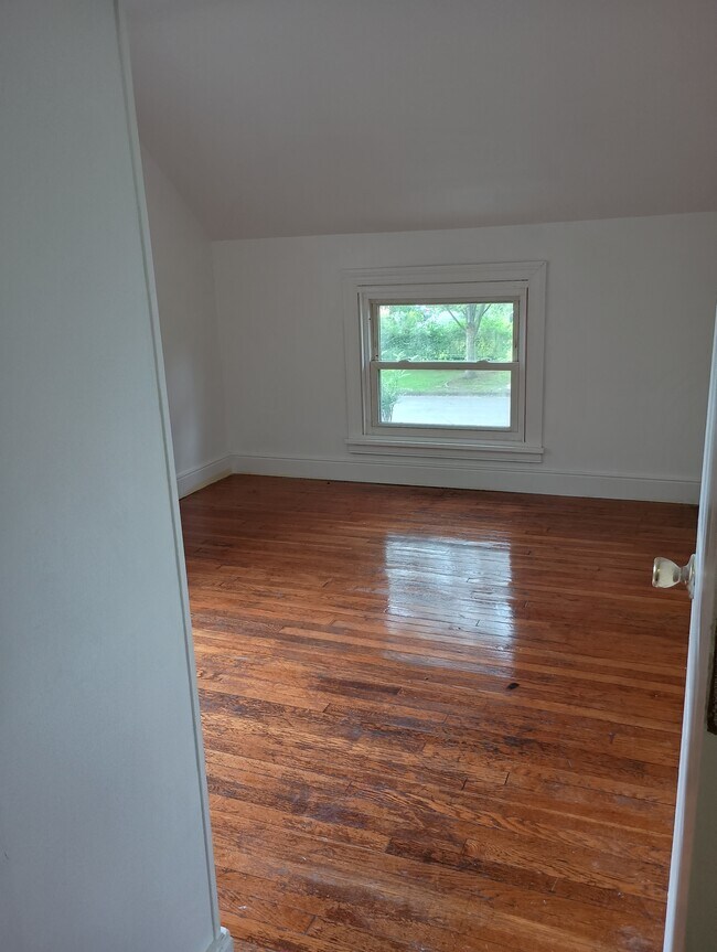 Building Photo - 3815 Noble Ave