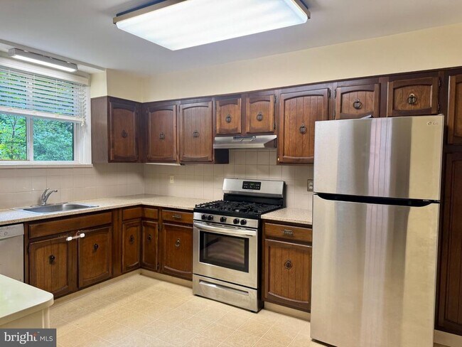 Foto del edificio - 8235 Brookside Rd