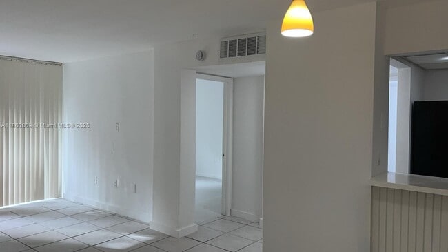 Building Photo - 8860 Fontainebleau Blvd